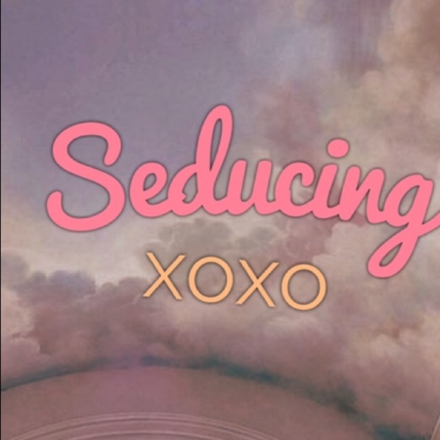 Poshmark banner for @seducing
